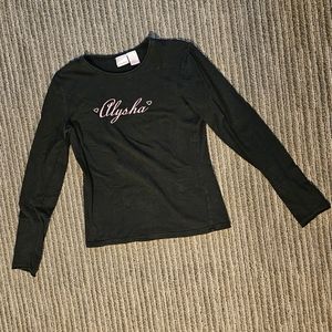 Long sleeve shirt with the name "Alysha"